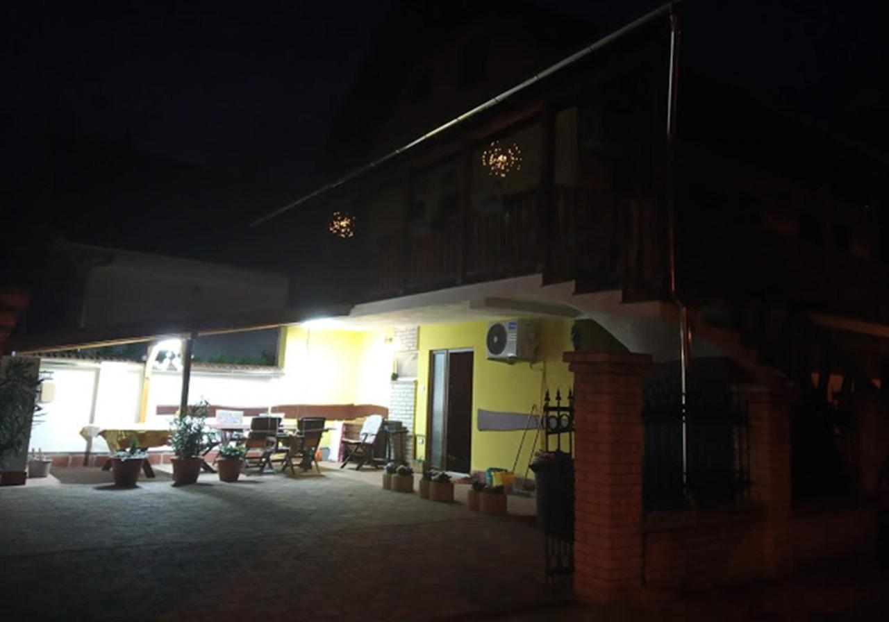 Bazsi Apartman Hajdúszoboszló Extérieur photo